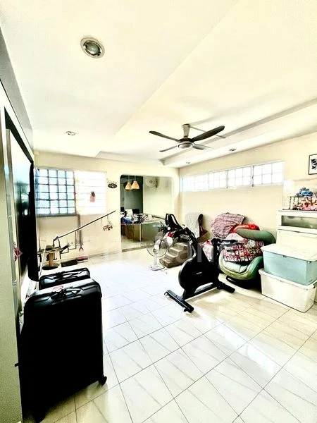 Executive HDB for Sale in 614 Yishun Street 61 - Image 1