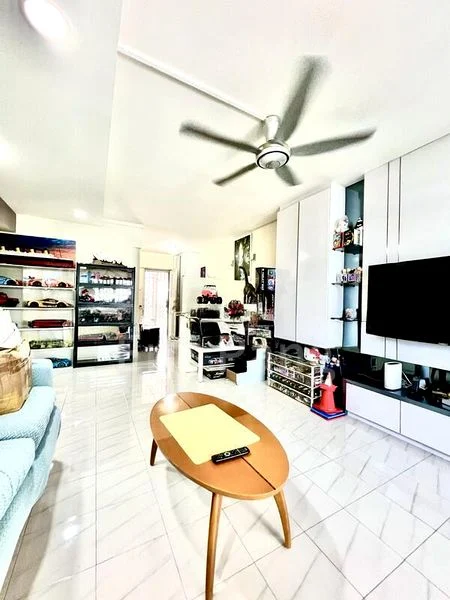Executive HDB for Sale in 614 Yishun Street 61 - Image 5