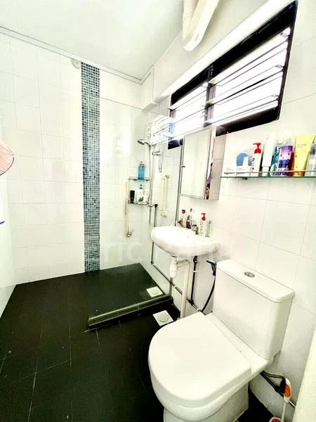 Executive HDB for Sale in 614 Yishun Street 61 - Image 3
