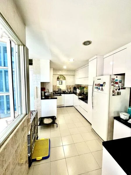 Executive HDB for Sale in 614 Yishun Street 61 - Image 4