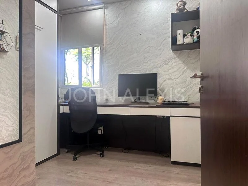 4 Bed Executive Condo for Sale in Heron Bay - Image 13