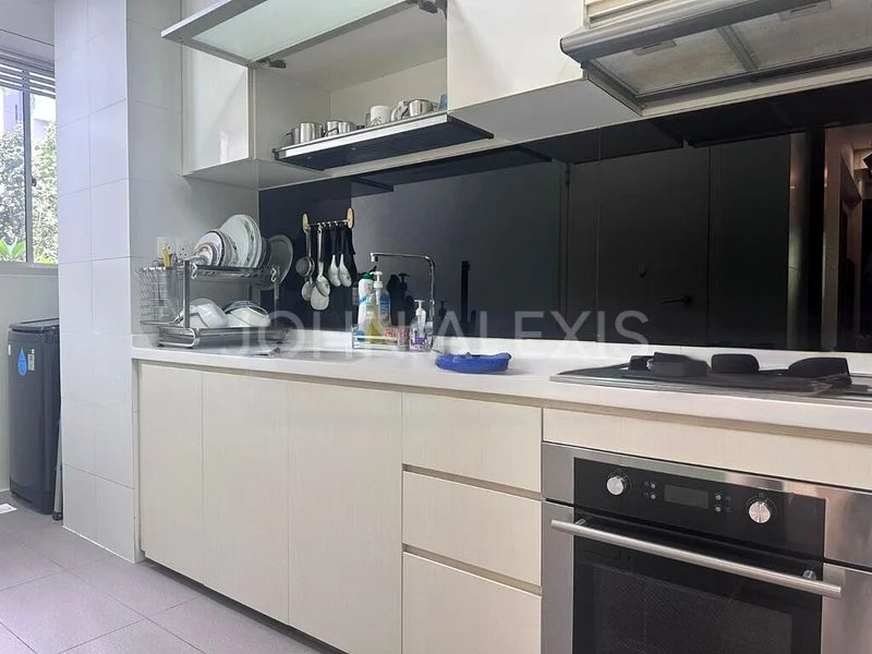 4 Bed Executive Condo for Sale in Heron Bay - Image 14