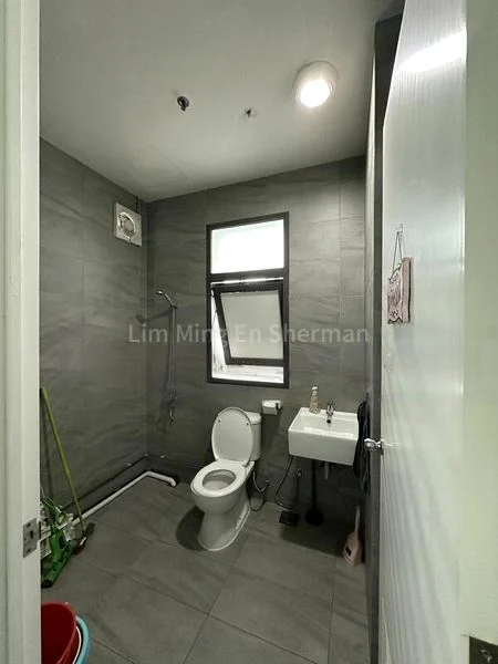 Light Industrial (B1) for Sale: Central-Link - Image 1