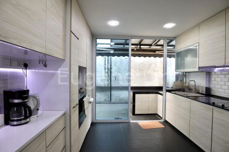 5 Bed Semi-Detached House (Landed) for Sale in  Lauw And Sons Garden - Image 5