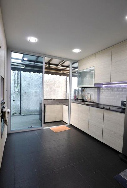 5 Bed Semi-Detached House (Landed) for Sale in  Lauw And Sons Garden - Image 6