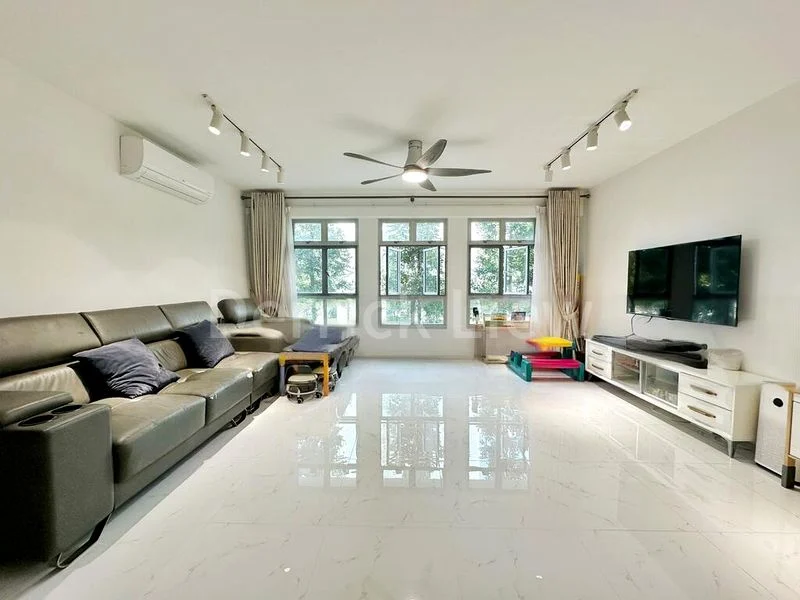 5 Room (5I) HDB for Sale in 128A Canberra Street - Image 2