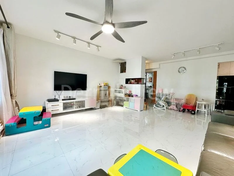 5 Room (5I) HDB for Sale in 128A Canberra Street - Image 5
