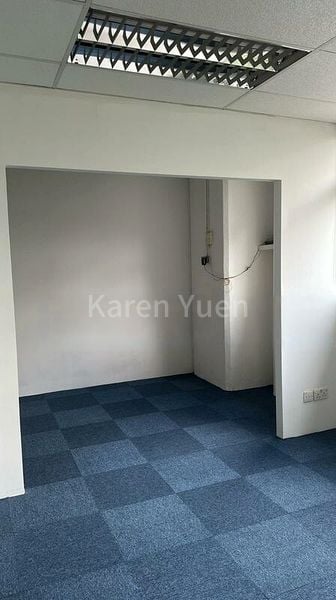 Light Industrial (B1) for Rent: Valiant Industrial Building - Image 4