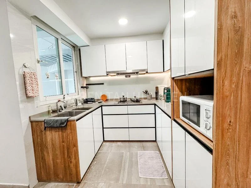 Common Room (Condo) for Rent in The Warren - Image 5