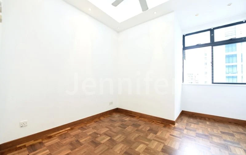 4+1 Bed Condo for Rent in  Spring Grove - Image 10