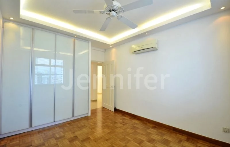 4+1 Bed Condo for Rent in  Spring Grove - Image 7