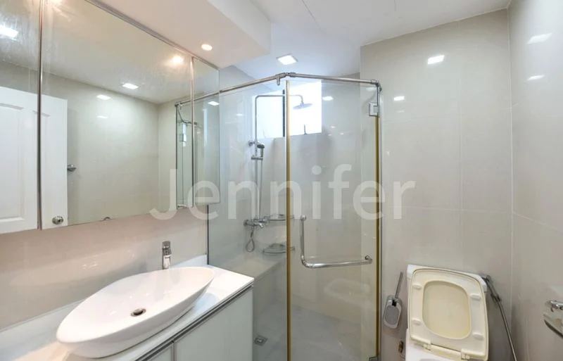 4+1 Bed Condo for Rent in  Spring Grove - Image 8