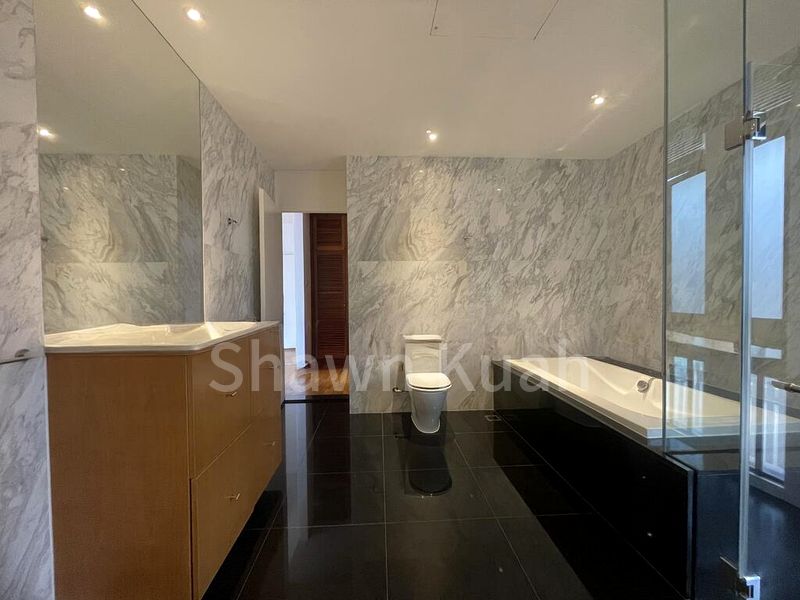 4 Bed Condo for Rent in  The Colonnade - Image 14