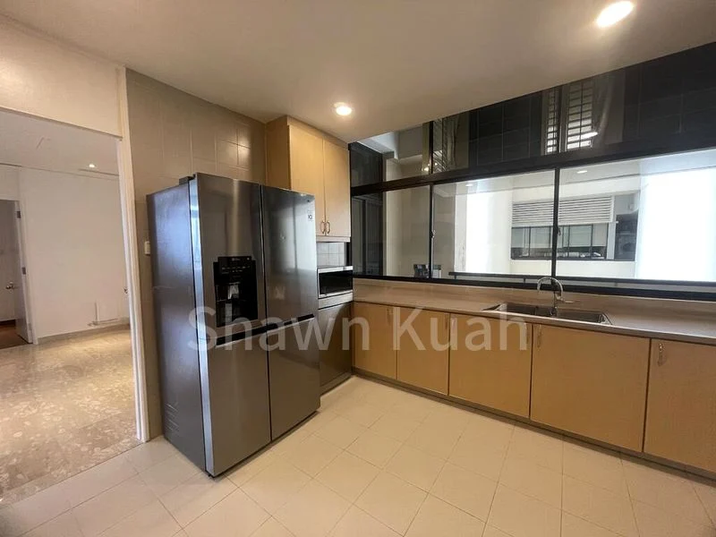 4 Bed Condo for Rent in  The Colonnade - Image 1