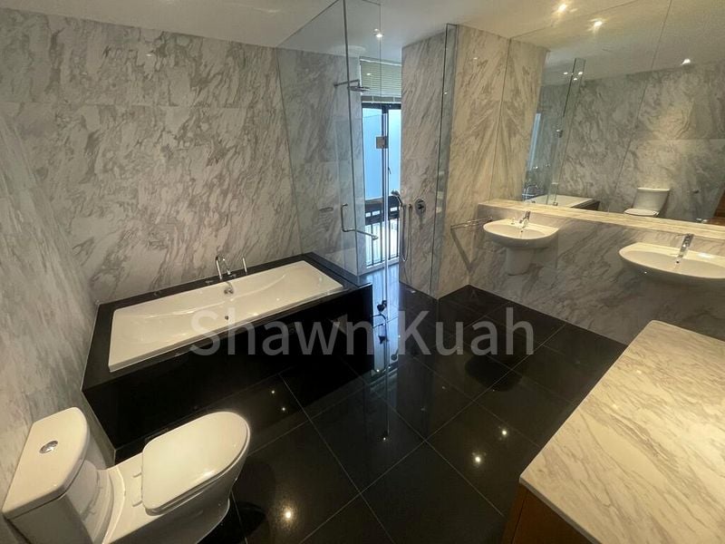 4 Bed Condo for Rent in  The Colonnade - Image 11