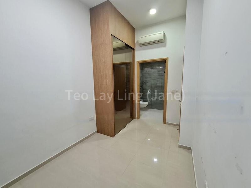 2 Bed Apartment (Condo) for Rent in  Floraview / Flora Vista - Image 11