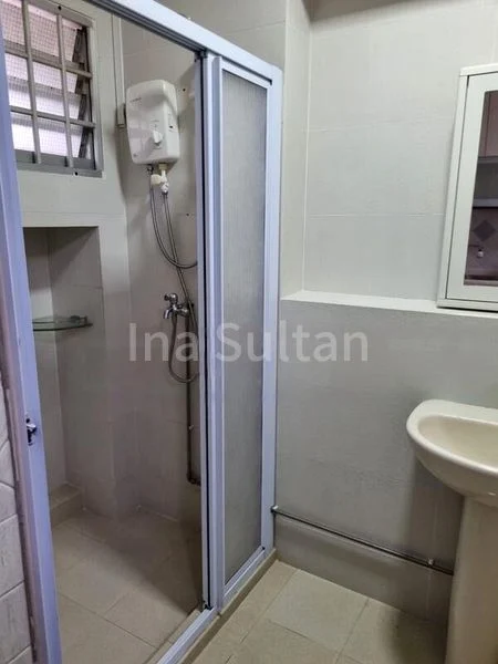 5 Room (5A) HDB for Rent in 254 Pasir Ris Street 21 - Image 6