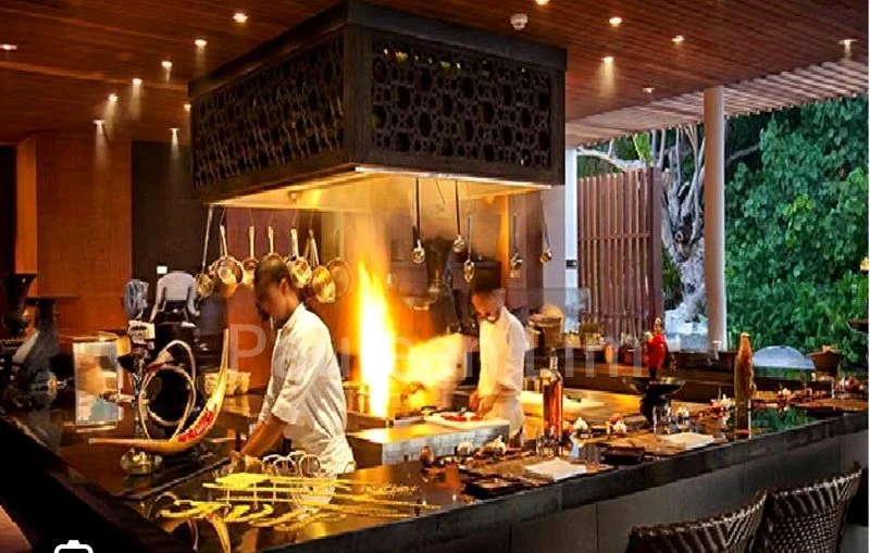 Food & Beverage for Rent: Fitted F&B Shop, Ready Exhaust; Show Kitchen. Prime Location. Excellent Visibility. - Image 5