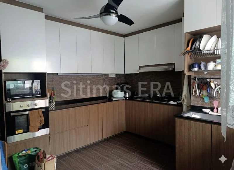 3 Room (3S) HDB for Sale in  682 Hougang Avenue 4 - Image 2