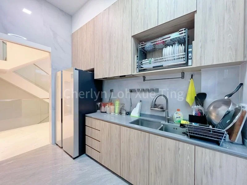 7 Bed Semi-Detached House (Landed) for Sale in Sembawang Hills Estate - Image 16