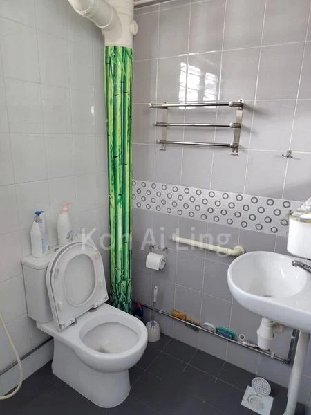 Common Room (HDB) for Rent in  674 Hougang Avenue 8 - Image 1