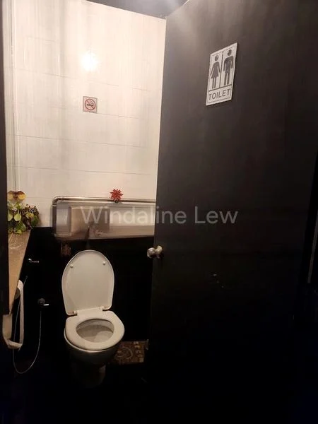 Shop / Shophouse for Rent: Craig Road - Image 2