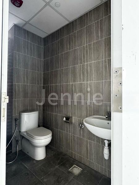 Light Industrial (B1) for Sale: Inspace - Image 12