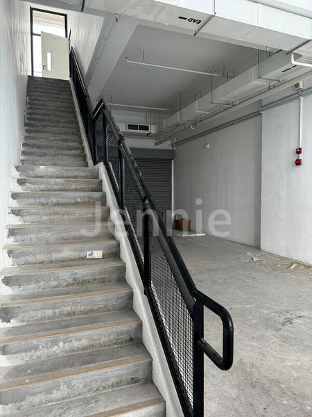 Light Industrial (B1) for Sale: Inspace - Image 4