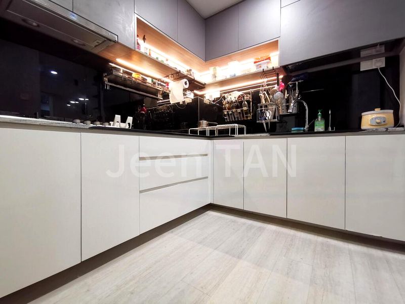 3 Bed Apartment (Condo) for Rent in  The Centris - Image 6