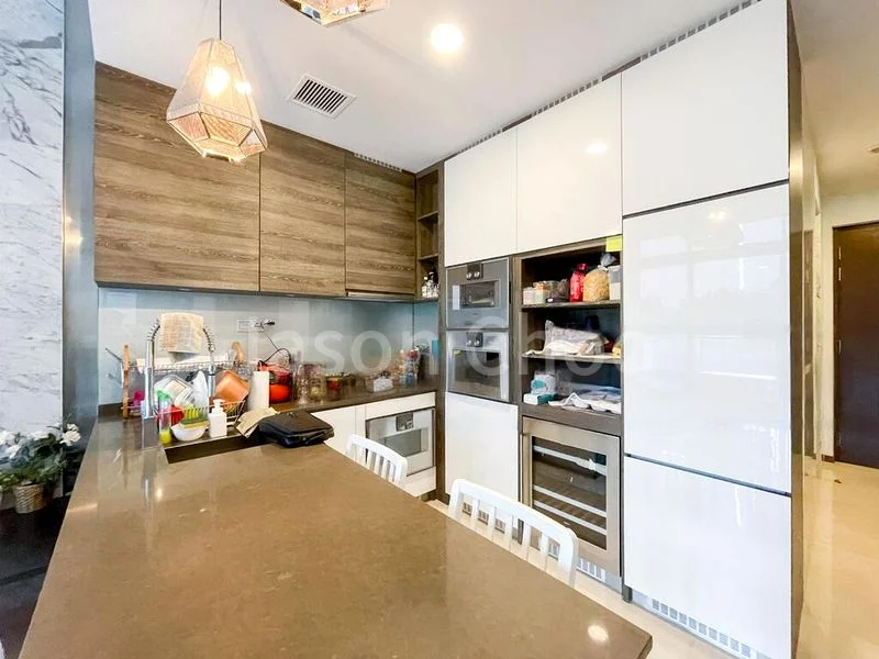 2 Bed Condo for Rent in  The Scotts Tower - Image 2