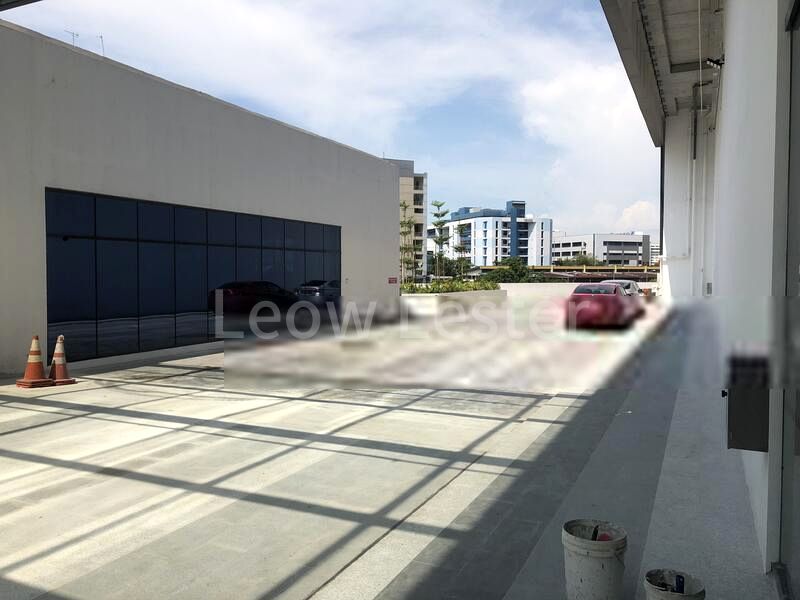 Light Industrial (B1) for Rent: Newly fitted high-tech office with loading facilities, air conditioning, and a food court. - Image 13