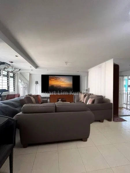 5 Room (5I) HDB for Sale in  688A Choa Chu Kang Drive - Image 2