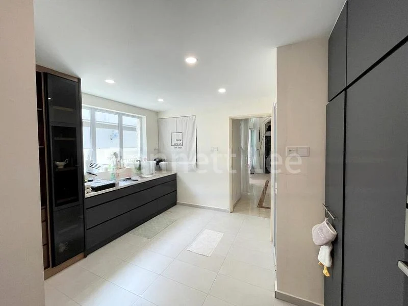 6 Bed Semi-Detached House (Landed) for Sale in  Lucky View - Image 10