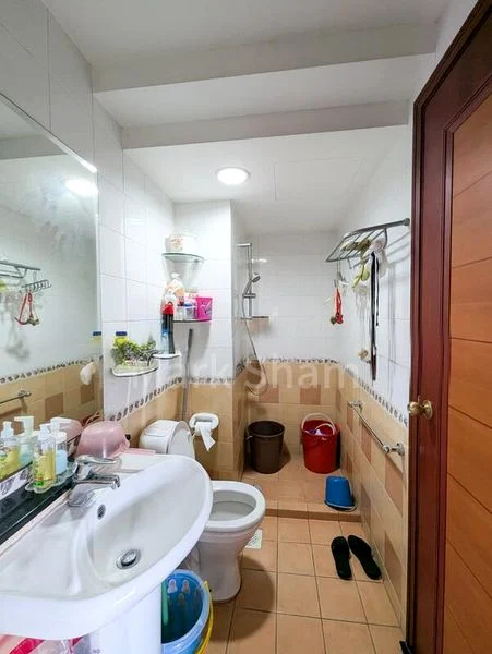 4 Bed Condo for Rent in Yishun Sapphire - Image 9