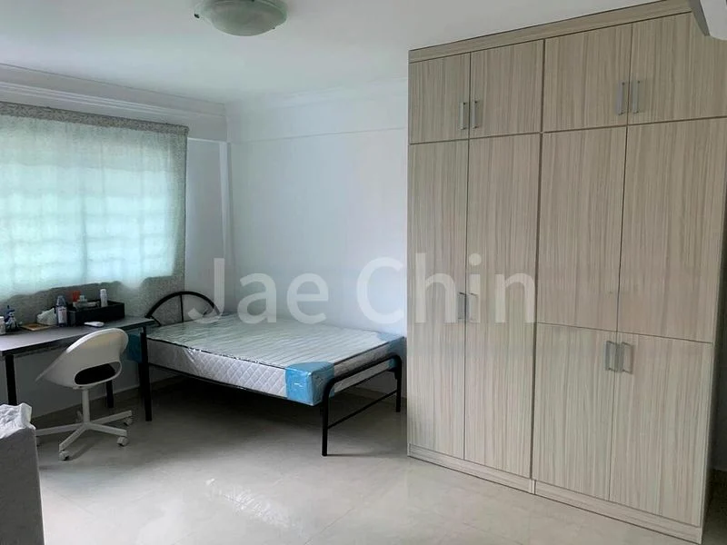 Common Room (HDB) for Rent in  630 Hougang Avenue 8 - Image 1