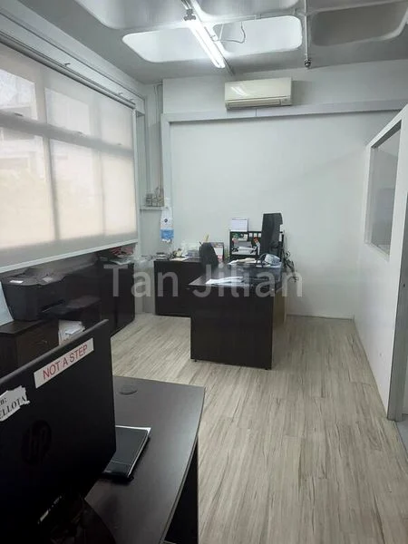 Light Industrial (B1) for Rent: Valiant Industrial Building - Image 3