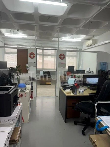 Light Industrial (B1) for Rent: Valiant Industrial Building - Image 1