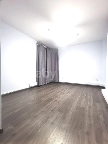 Executive HDB for Sale in  183 Edgefield Plains - Image 5