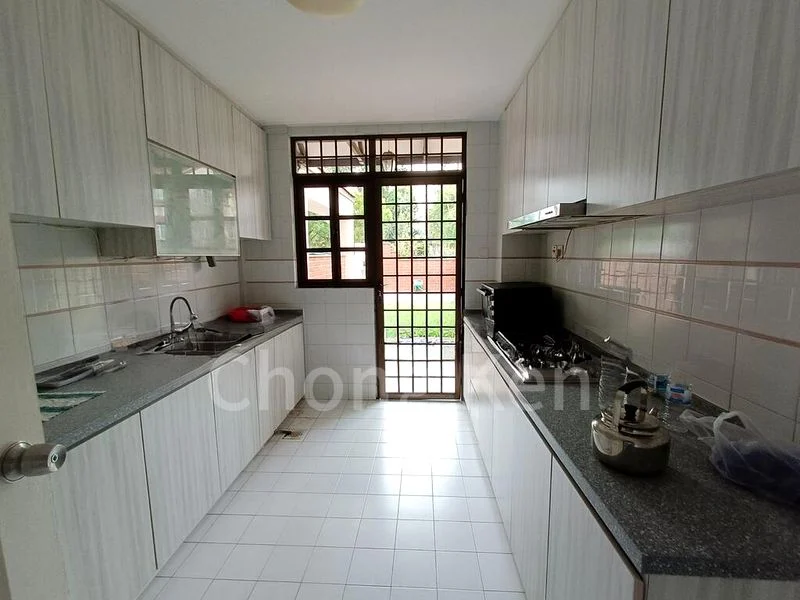 Room (Landed) for Rent in  Soo Chow Garden - Image 2