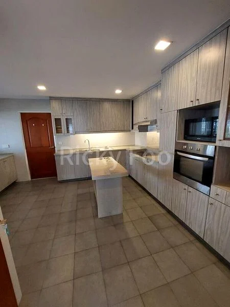 4 Bed Condo for Sale in  Leonie Towers - Image 9