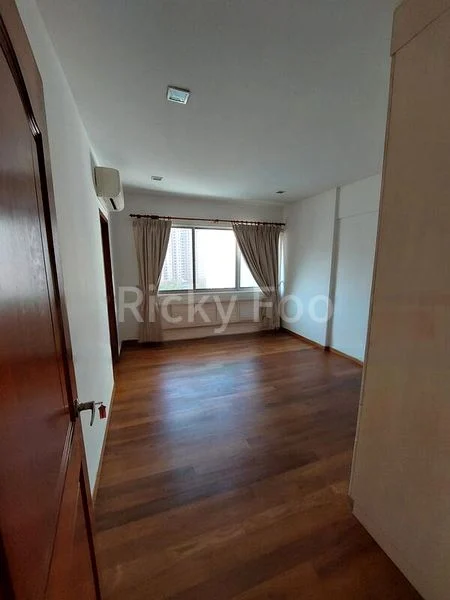 4 Bed Condo for Sale in  Leonie Towers - Image 8
