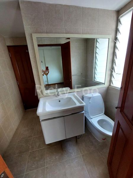 4 Bed Condo for Sale in  Leonie Towers - Image 2