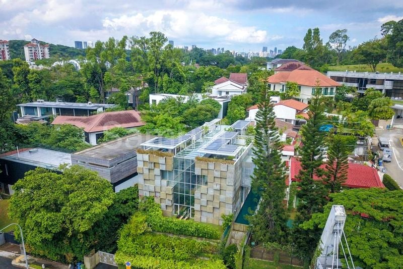 7+1 Bed Good Class Bungalow (Landed) for Sale in  Holland Park - Image 1