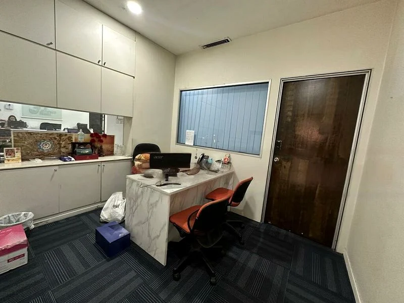 Shop / Shophouse for Rent: Peninsula Shopping Centre - Image 2