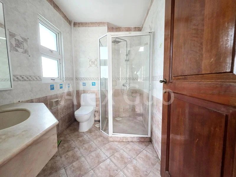 Room (Landed) for Rent in  Jalan Lapang - Image 7