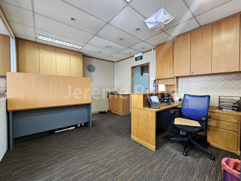Office for Rent: Shenton House - Image 3