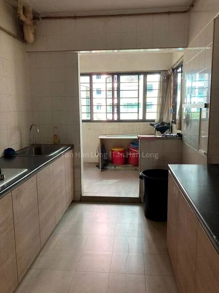 Executive HDB for Rent in  685A Jurong West Street 64 - Image 1