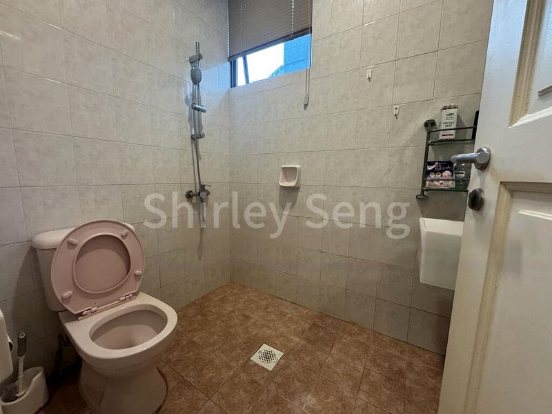 8 Bed Bungalow (Landed) for Rent in  Watten Estate - Image 16
