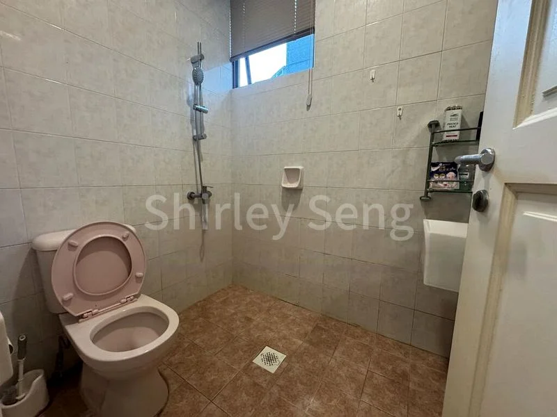 8 Bed Bungalow (Landed) for Rent in  Watten Estate - Image 16