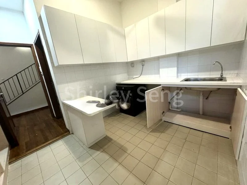 8 Bed Bungalow (Landed) for Rent in  Watten Estate - Image 2